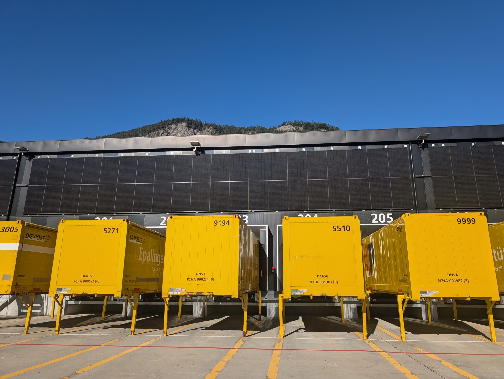 Erster Grossspeicher der Post für Netzstabilisierung